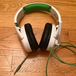 Turtle Beach Gaming Headset White and Green Headphones Excellent Condition!